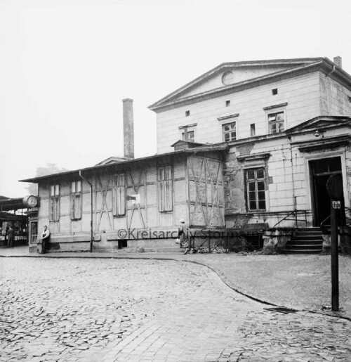 Reinbek_Bahnhof_1958_Empfangsgebaude_alt-1.jpg