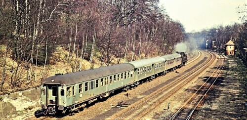 Reinbek_Bahnhof_1967_BR_078_nahverkehrszug_Umbauwagen_Hasenkasten-4.jpg