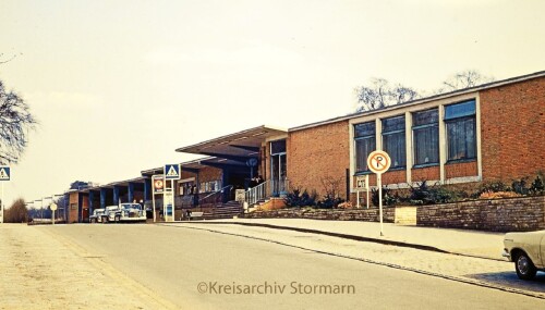 Reinbek_Bahnhof_1967_neues_Empfangsgebaude_a-1.jpg