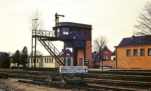 Reinbek_Bahnhof_1967_neues_Stellwerk.jpg