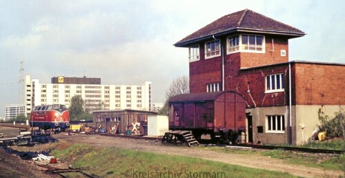 V_200_033_Bergedorf_Bahnhof_1987_Stellwerk.jpg