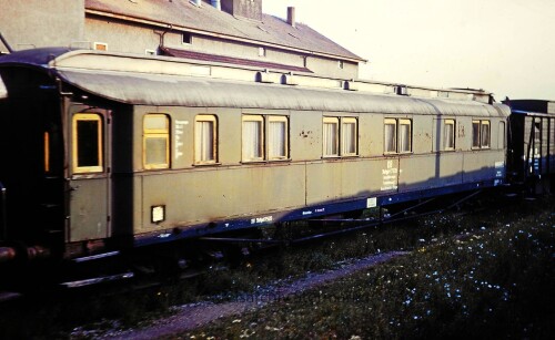 1966_Ulm_Bahnhof_Landerbahn_Personenwaggon_als_Bauzug_Waggon.jpg