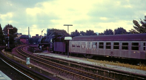 BR_01_501_Interzonenzug_Silberling_Bahnhof_Berliner_Tor-3.jpg