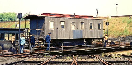 BW_Rothenburgsort_1976_Drehscheibe_Landerbahn_Epoche_1_2-Achser_Personenwaggen.jpg