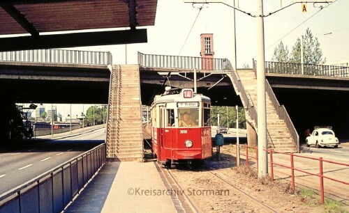 Bahnhof_Berliner_Tor_Hamburger_Strasenbahn_1977_Linie_14_Lattenkamp-1.jpg