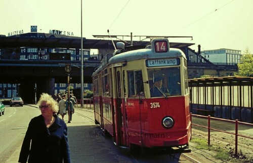 Bahnhof_Berliner_Tor_Hamburger_Strasenbahn_1977_Linie_14_Lattenkamp-2.jpg