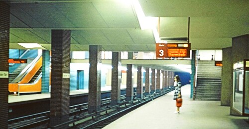 Bahnhof_Berliner_Tor_U-Bahn_Station.jpg