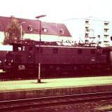 E_17_110_1966_Neu_Ulm_Bahnhof_Bahnsteig_Eilzug