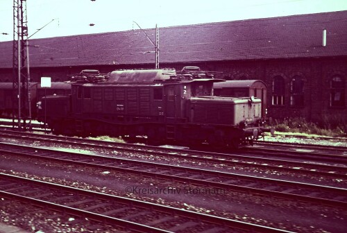 E_94_051_Neu_Ulm_Bahnhof_Lokschuppen.jpg