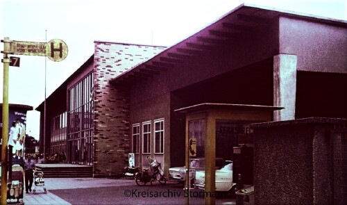 Neu_Ulm_Hauptbahnhof_Hbf_Bhf_1966_Bushaltestelle.jpg