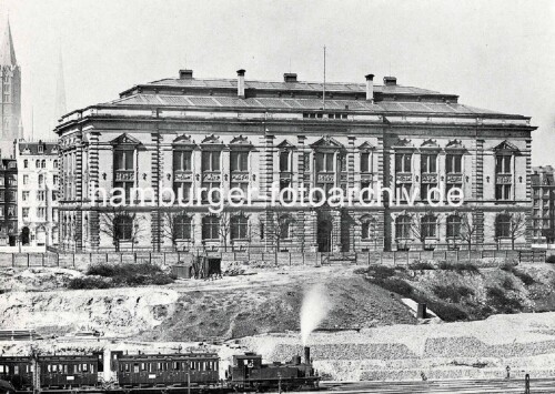1902_Baustelle_Hamburge_Hauptbahnhofs_Naturhistorisches_Museum_Steintorwall_Jacobi-Petrikirche..jpg