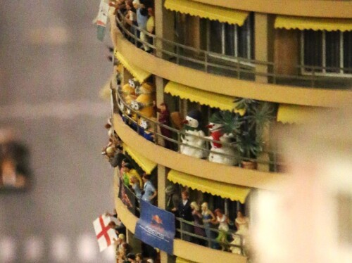 Monaco_Miniaturwunderland_Balkone_Miwula_Formel-1_Fans_Minions-3.jpg