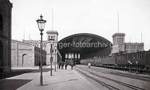 1880_Venloer_Bahnhof_Pariser_Hannoverscher_Bahnhofin_Hamburg_ab_1872_a-1.jpg