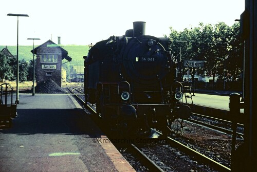 BR_64_041_Bahhof_Aalen_Bahnsteig_1966.jpg