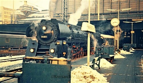 Hamburg_Hauptbahnhof_Hbf_1968_BR_01_501_Interzonenzug_BR_01.5-_a-2.jpg