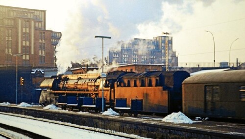 Hamburg_Hauptbahnhof_Hbf_1968_BR_01_501_Interzonenzug_BR_01.5-aaa-2.jpg