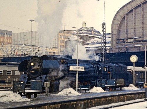 Hamburg_Hauptbahnhof_Hbf_1968_BR_01_501_Interzonenzug_BR_01.5-aaa.jpg