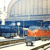 Hamburg_Hauptbahnhof_Hbf_1968_BR_01_501_Interzonenzug_BR_221_147_d-1