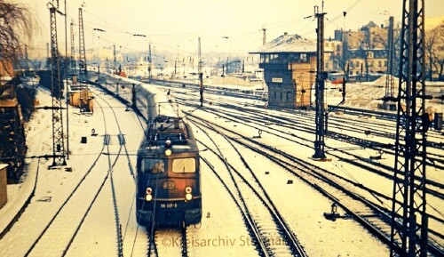 Hamburg_Hauptbahnhof_Hbf_1969_BR_110_337_aus_Altona_Winter_schnee_a-2.jpg