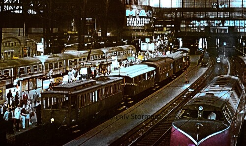 Hamburg_Hauptbahnhof_Hbf_1971_historische_S-Bahn.jpg