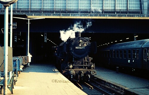 Hamburg_Hauptbahnhof_Hbf_1972_BR_052_443.jpg