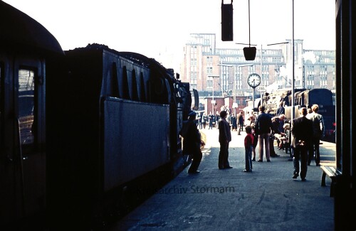 Hamburg_Hauptbahnhof_Hbf_1972_BR_052_443_BR_01.5.jpg