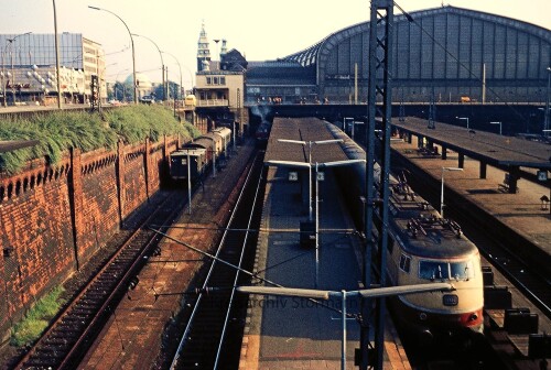 Hamburg_Hauptbahnhof_Hbf_1972_E_03_BR_103_003_D-Zug.jpg