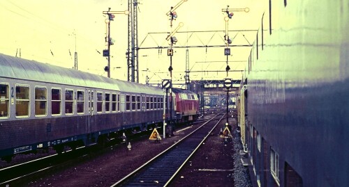 Hamburg_Hauptbahnhof_Hbf_1984_Lubeck-Buchener_Eisenbahn_V_200_Hochbahn-b-1.jpg