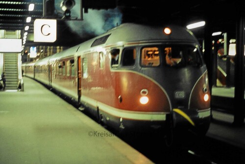 Hamburg_Hauptbahnhof_Hbf_1984_VT_08.5-BR-608-1.jpg