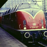 Hamburg_Hauptbahnhof_Hbf_1984_V_200_007_Doppeltraktion_Abschlusfahrt