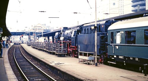 Hamburg_Hauptbahnhof_Hbf_1988_BR_41_360_Schurzenwagen_Sonderfahrt-3.jpg