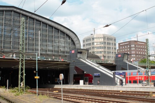 Hamburg_Hauptbahnhof_Hbf_2020er-1.jpg