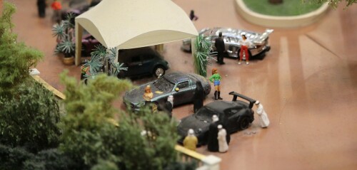Monaco_Autoausstellung_Verkauf_Porsche_Cobra_Mercedes_300SL_Miniaturwunderland_im_modell_H0_1zu87_202405-2.jpg