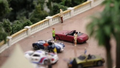 Monaco_Autoausstellung_Verkauf_Porsche_Cobra_Mercedes_300SL_Miniaturwunderland_im_modell_H0_1zu87_202405-4.jpg