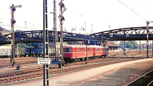 VT_Triebwagen_Esslinger_SWEG_nach_Oberharmersbach_Riersbach_VB_VS_Beiwagen_Offenburg_Hbf_Hauptbahnhof_1972-1.jpg