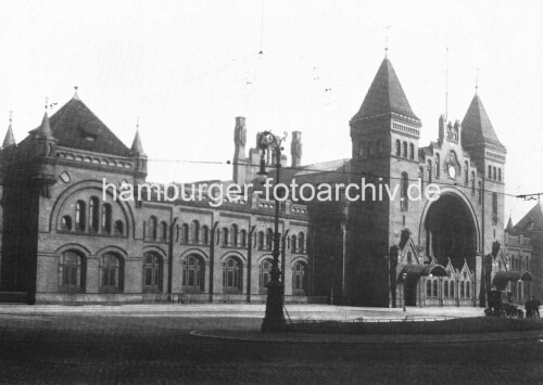 1898_Altona_bahnhof_alter_Altonaer_Bahnhof_Gothik.jpg