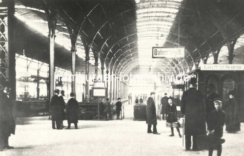 1900_Altona_bahnhof_alter_Altonaer_Bahnhof_Gothik_Bahnhofshalle_Bahnsteig_a-1.jpg