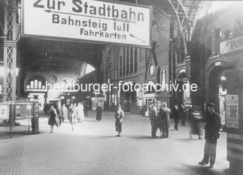 1900_Altona_bahnhof_alter_Altonaer_Bahnhof_Gothik_Empfangshalle_wandelhalle.jpg