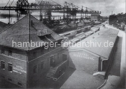 1930_Hamburg_Altona_Hafen_Hafenbahn_Schellfischtunnel_-hafenbahn_Altona_Kai.jpg