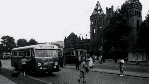 1955_Altona_bahnhof_alter_Altonaer_Bahnhof_Gothik_HVV_Bus_alt.jpg