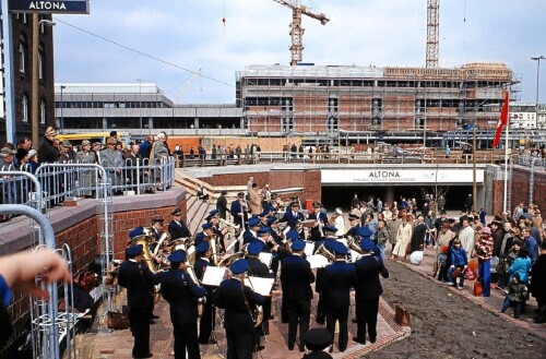 Bahnhof_Altona_im_Bau_1979.jpg