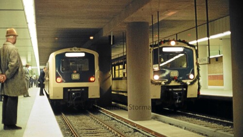 Bahnhof_Altona_im_Bau_1979_Einweihung_S-Bahnhof.jpg