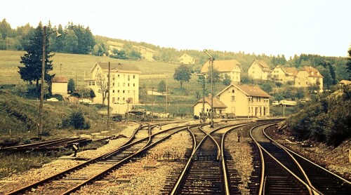 Schwarzwaldbahn_Sommerau_Bahnhof_Villingen_Triberg_Bahnstrecke_Eisenbahn_1972.jpg