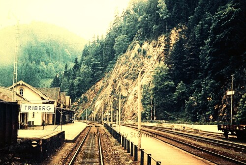 Schwarzwaldbahn_Triberg_Bahnhof_Bahnstrecke_Eisenbahn_1972_a.jpg