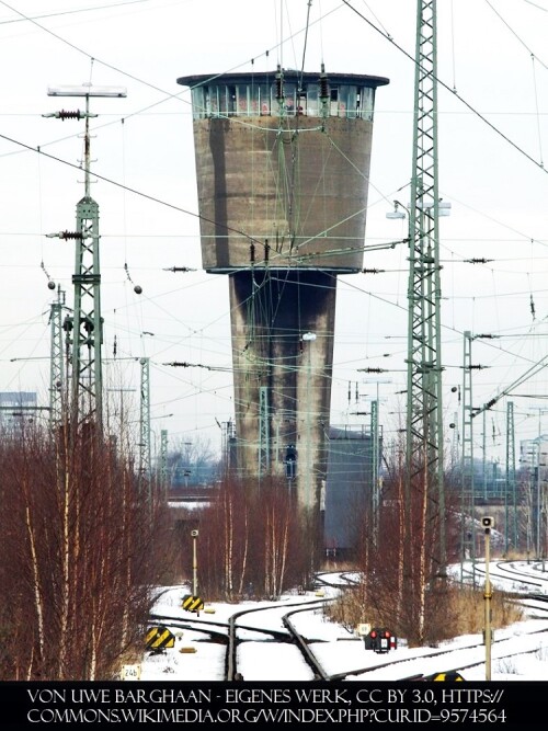 Wasserturm_Bahnhof_Altona_Wiki_Stahlbeton_1955.jpg