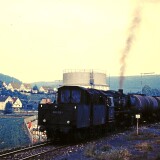 BR_050_202_Rotweil_Bahnhof_Bahnsteig_Oberleitung_Gleise_Deutsche_Bundesbahn_1972_DB-0