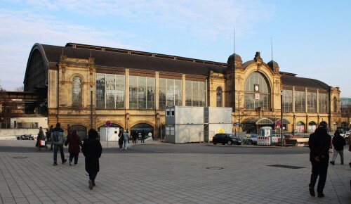 Bahnhof_Dammtor_Hamburg_2025_Hamburg_Rotherbaum_Planten_un_Bloomen_Gebaude-3.jpg