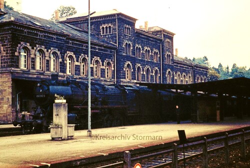 Rottweil_Bahnhof_BR_050_560_Bahnsteig_Oberleitung_Gleise_Deutsche_Bundesbahn_1972_DB-1.jpg