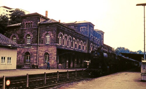 Rottweil_Bahnhof_BR_050_560_Bahnsteig_Oberleitung_Gleise_Deutsche_Bundesbahn_1972_DB-2.jpg