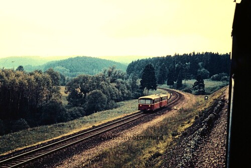 Strecke_VT_798_Schienenbus_Uerdinger_Bahnhof_Rottweil_Villingen_1972.jpg